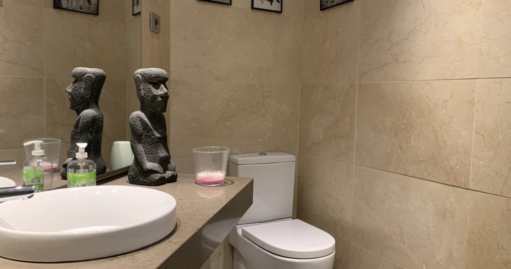 Das höchste Wohngebäude in Madrid. Zimmer mit eigenem Bad. - Foto 12