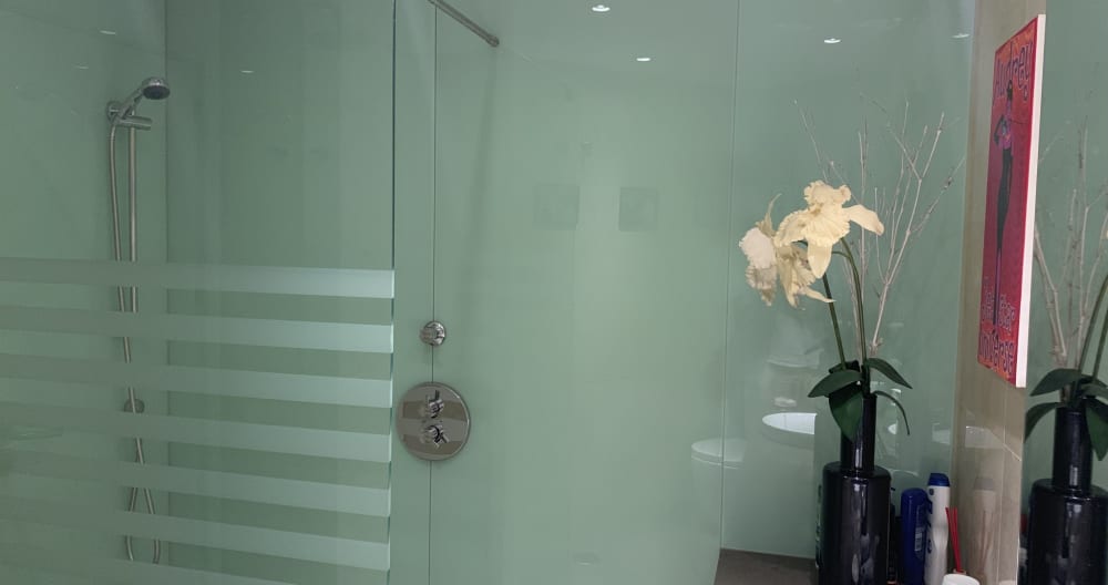 Das höchste Wohngebäude in Madrid. Zimmer mit eigenem Bad. - Foto 11