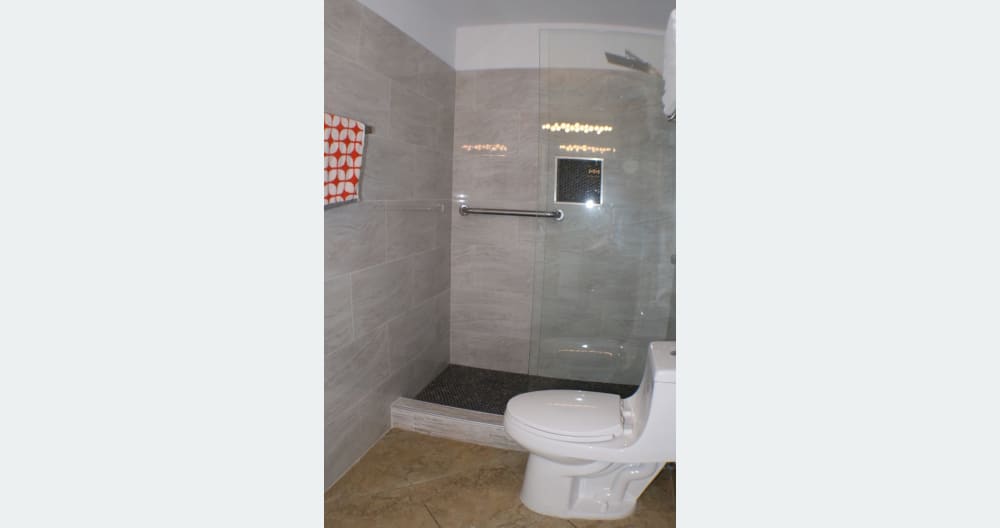 4/Modern comfortable room with a pool and hot-tub - Picture 18