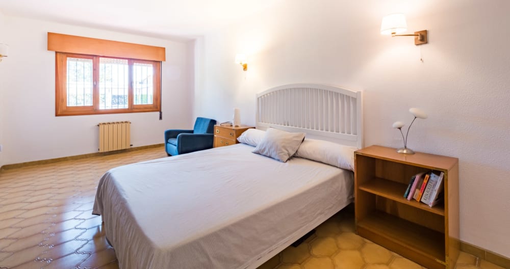 Dormitorio en villa con piscina, sauna, gran jacuzzi y chimenea. - Foto 9