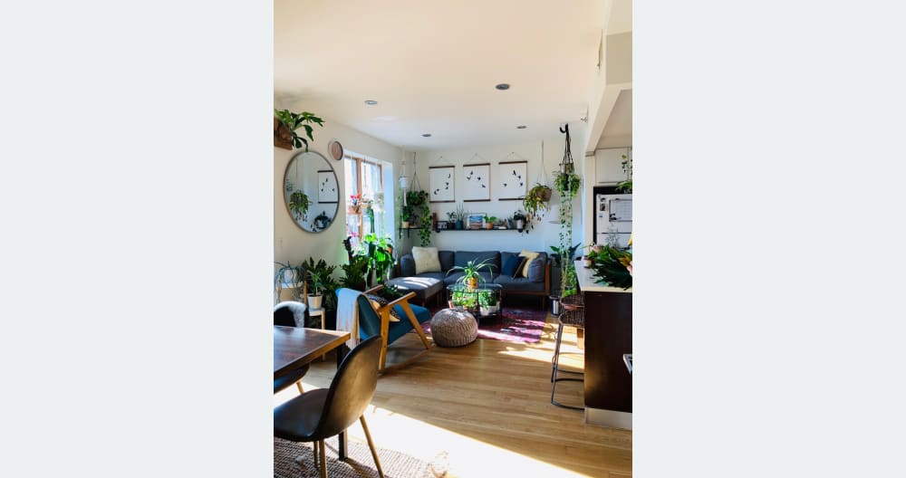 Quarto queen luminoso e arejado, com casa de banho privativa e varanda privada - Foto 1