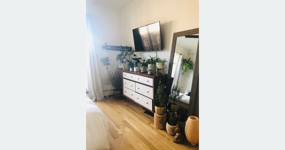 Quarto queen luminoso e arejado, com casa de banho privativa e varanda privada - Foto 6