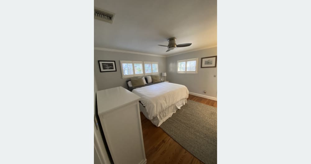 Mid Century- East side Gem - Picture 2
