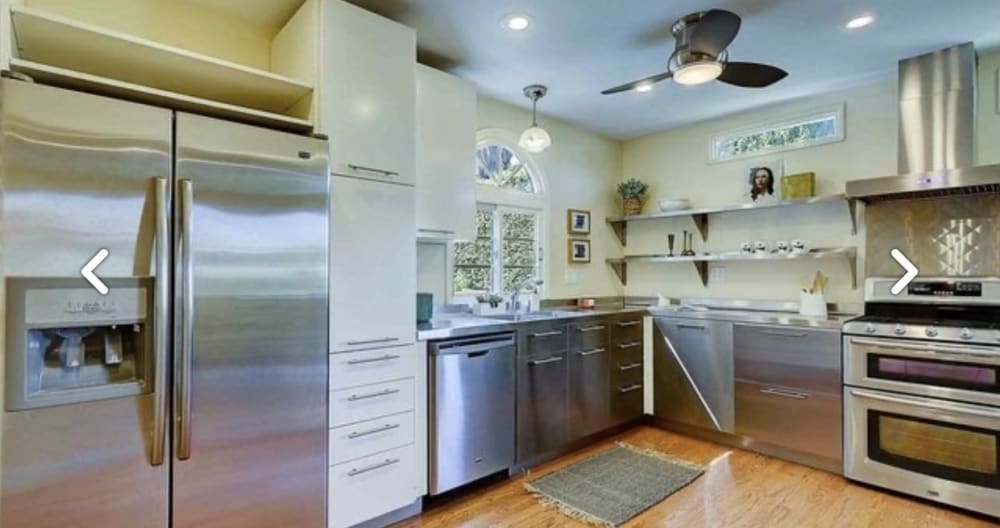 Mid Century- East side Gem - Picture 9