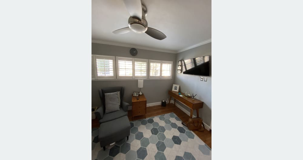 Mid Century- East side Gem - Picture 13