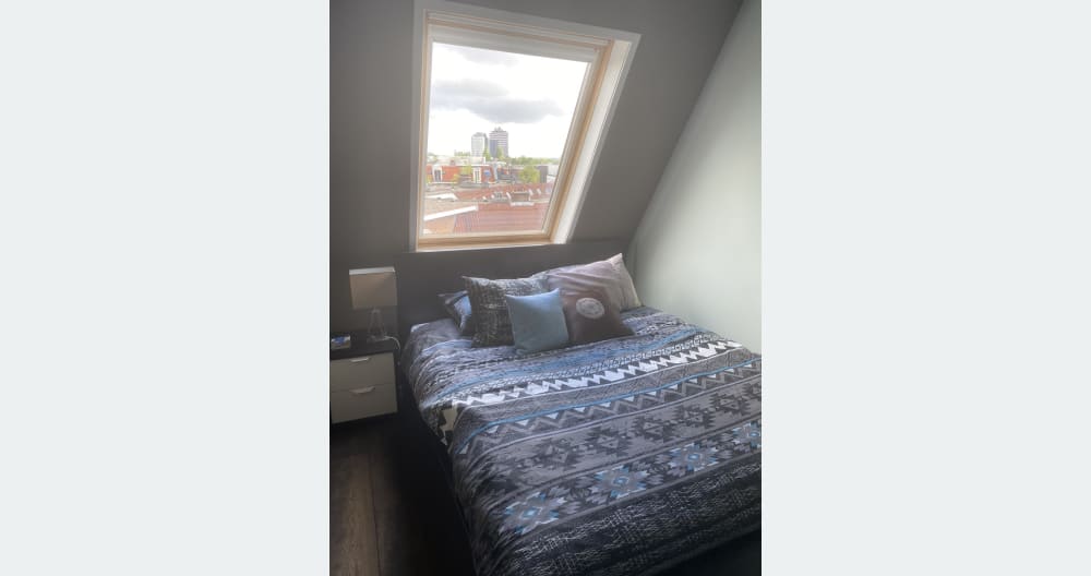 LIVE LIKE A LOCAL: Modern, trendy room in de Pijp - Picture 3