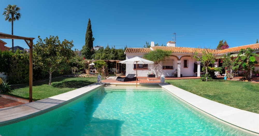 Dormitorio en villa con piscina, sauna, gran jacuzzi y chimenea. - Foto 4