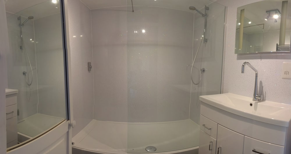 Modern, relaxing, central room - Picture 9