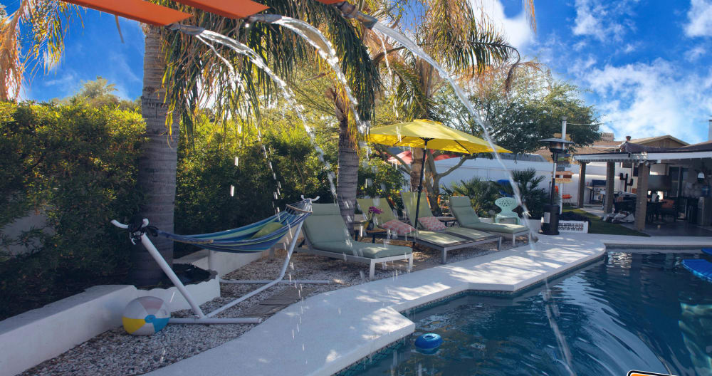 Mid Century Modern touch/***Big Suite with private bathroom and pool - Picture 23