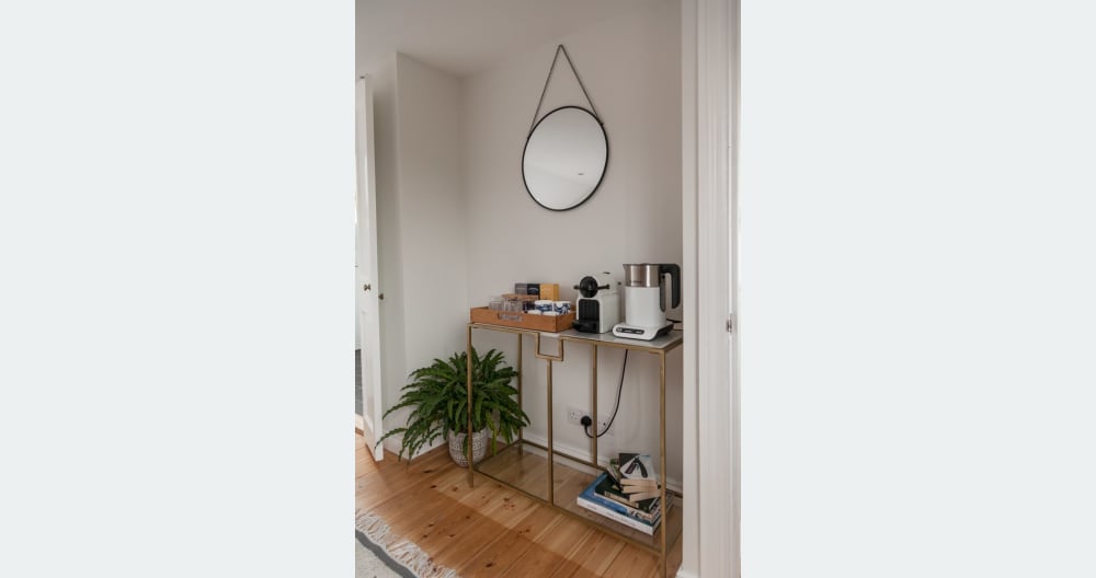 Camera loft king size Mid-Century con bagno vicino al cuore della città - Foto 9
