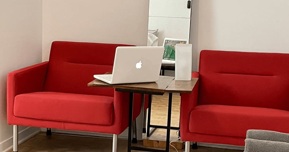 Chambre confortable à deux pas du Village gai Logement gay à louer à