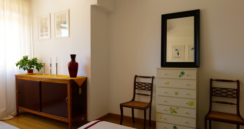 Spacious room with breakfast and private bathroom - Picture 1