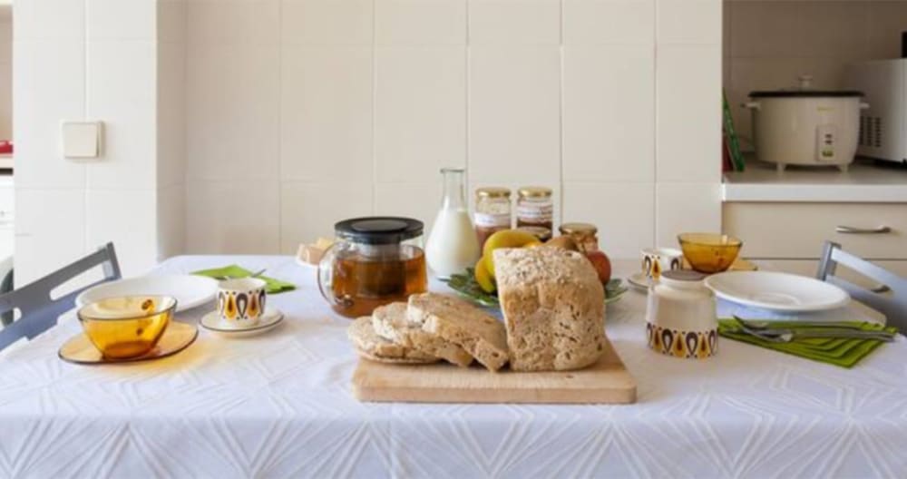 Spacious room with breakfast and private bathroom - Picture 2