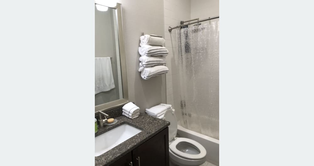 ¡Habitación hermosa, cómoda y conveniente en casa adosada disponible! - Foto 5