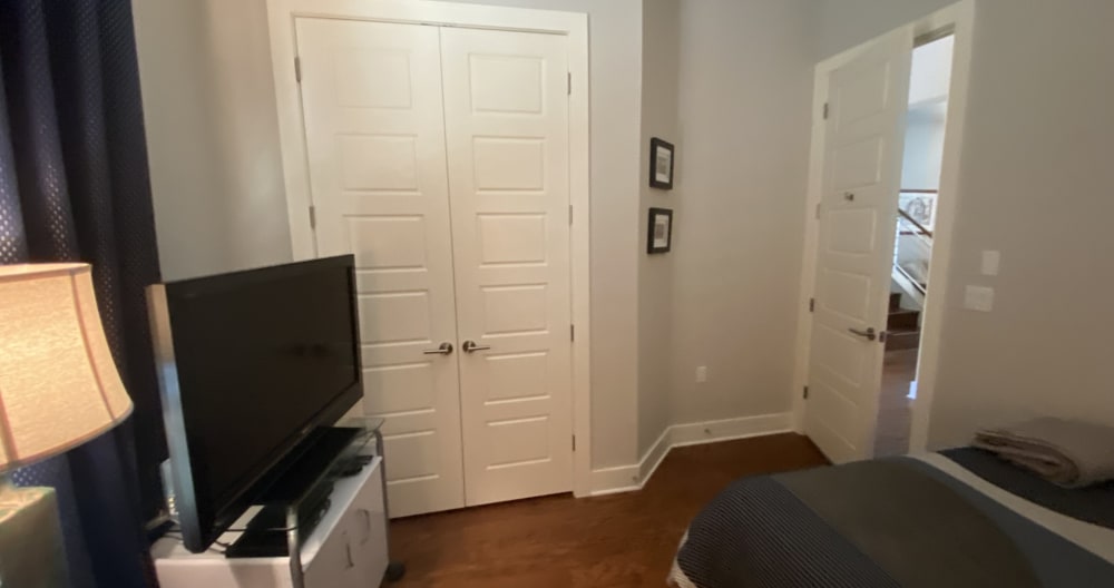 ¡Habitación hermosa, cómoda y conveniente en casa adosada disponible! - Foto 3