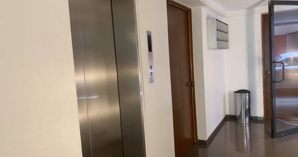 Centrally located luxurious & secure near to Word Trade Center 3 guest - Picture 31