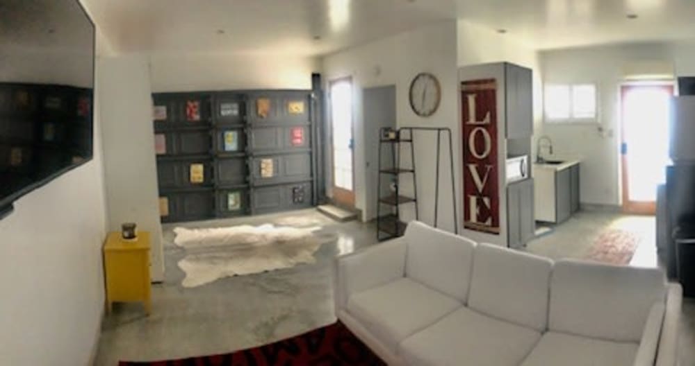 Modern Chic Apt. Mins. from LAX, Sofi Stadium, Forum - Picture 1
