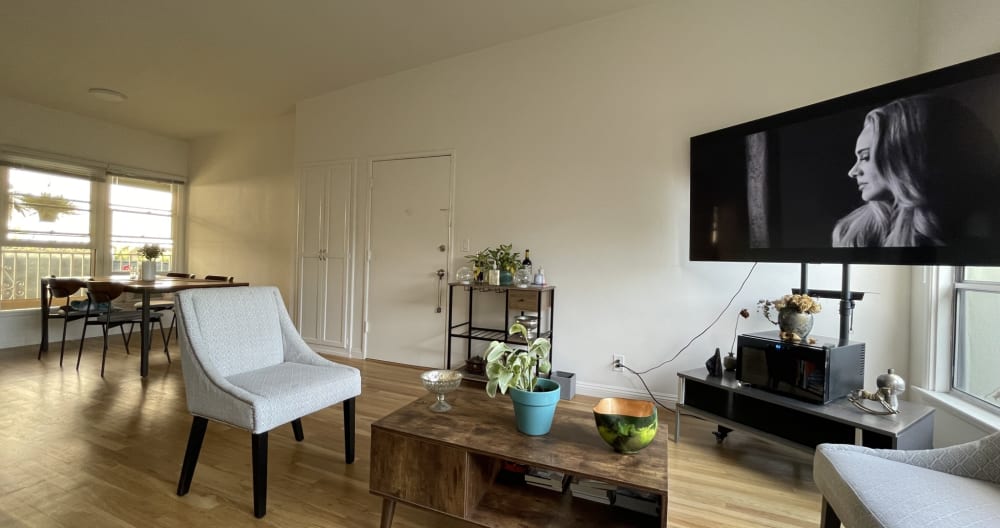 Quarto privativo perfeito com cama queen-size para a melhor experiência Weho / LA - Foto 2