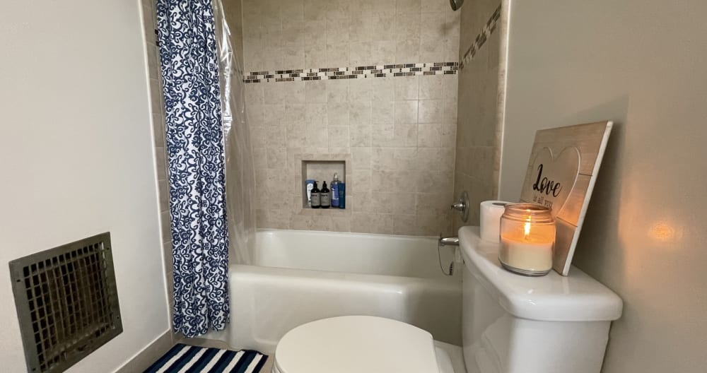 Quarto privativo perfeito com cama queen-size para a melhor experiência Weho / LA - Foto 8