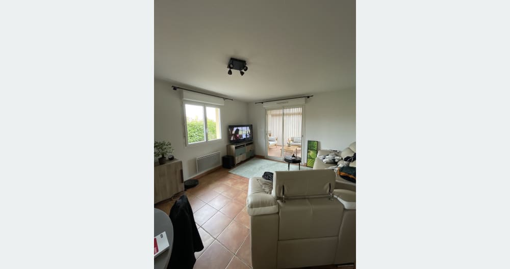 Quarto em uma casa perto de todas as comodidades - Foto 2