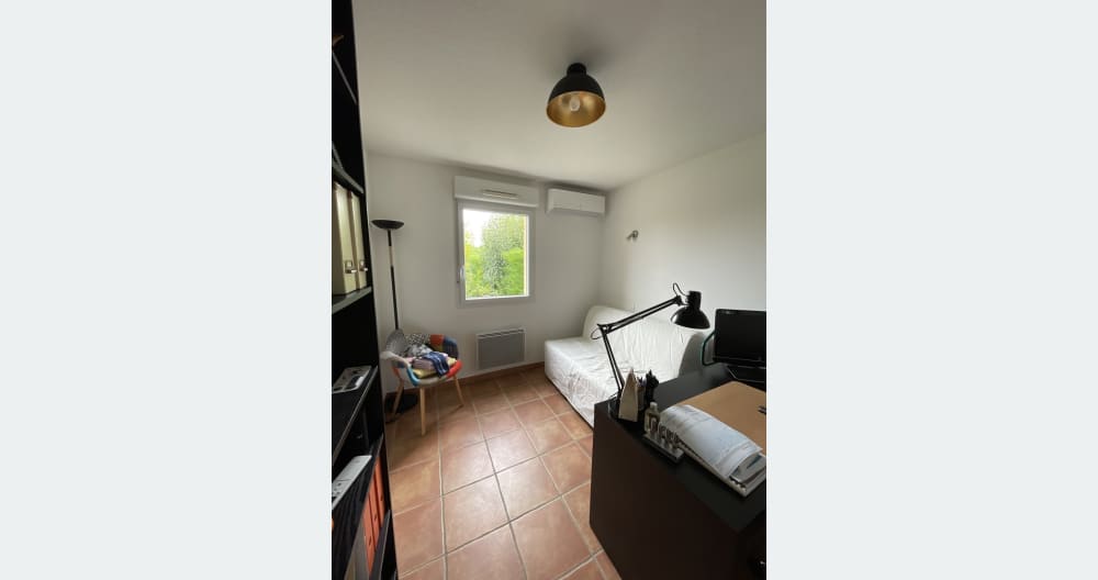 Quarto em uma casa perto de todas as comodidades - Foto 3