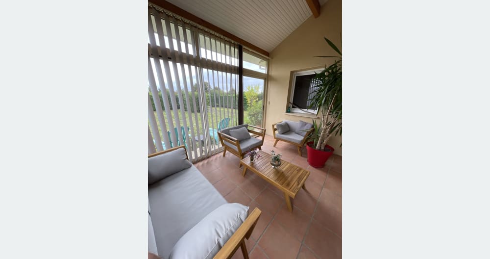 Quarto em uma casa perto de todas as comodidades - Foto 6
