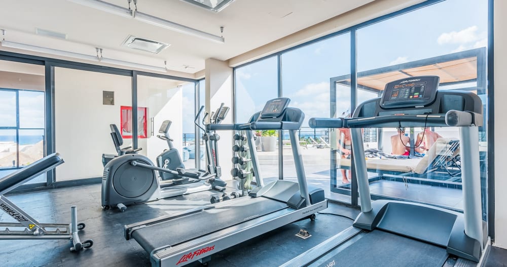 Beautiful Studio with kitchen AC Gym Pool Ocean View from the rooftop - Picture 7