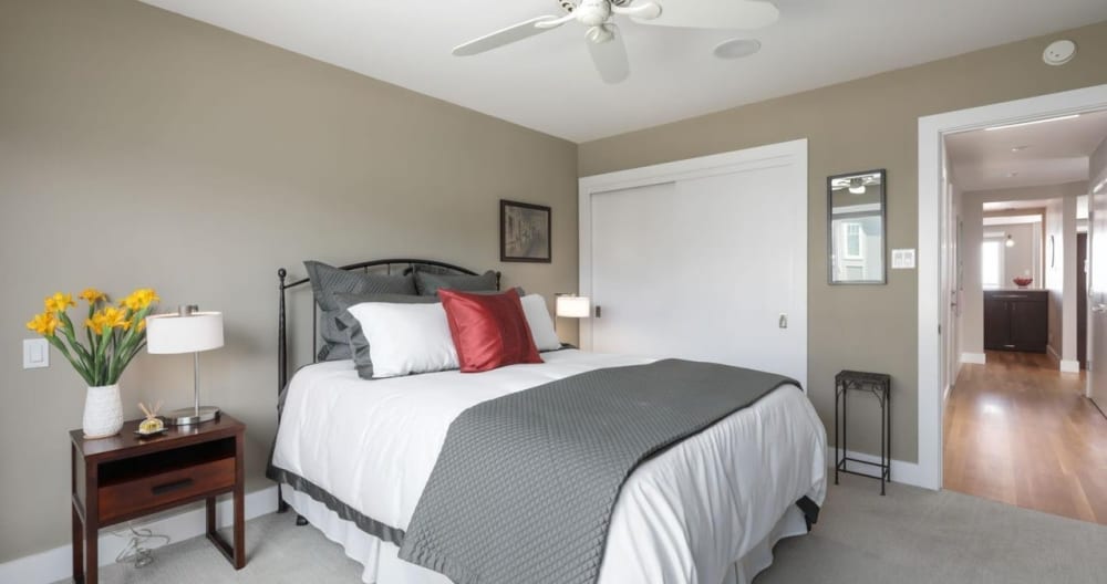 Luxury Apt with Gorgeous View: 1 br, 2 bath - Picture 3