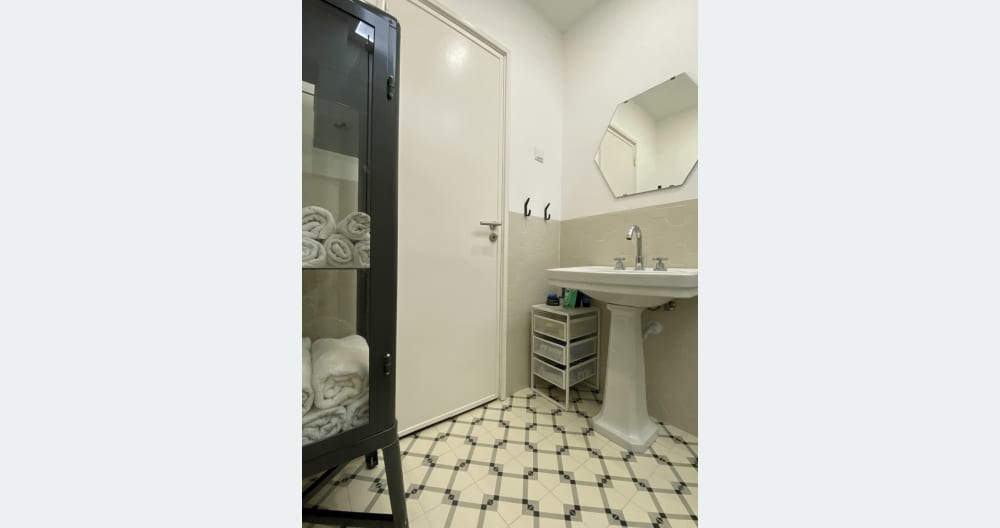 Cozy room in the heart of Lisbon - Picture 11