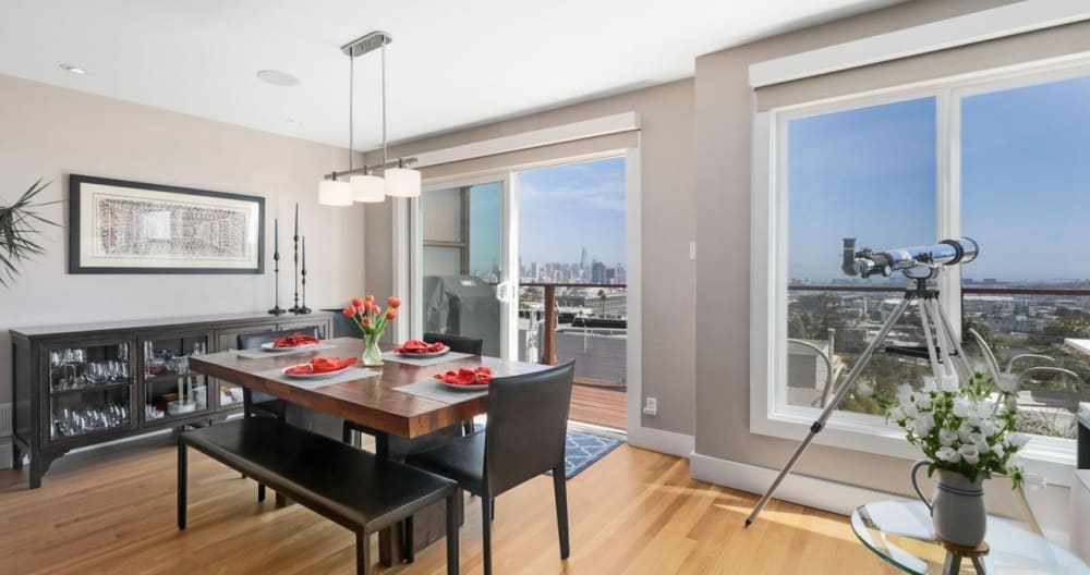 Luxury Apt with Gorgeous View: 1 br, 2 bath - Picture 1