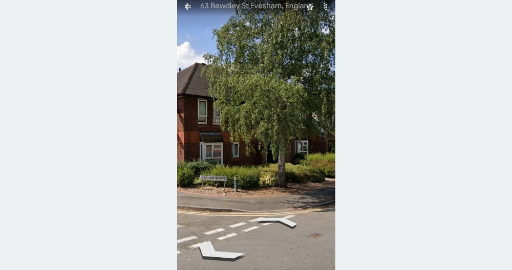 Quiet small cosy flat in the heart of Cotswolds. Gay to