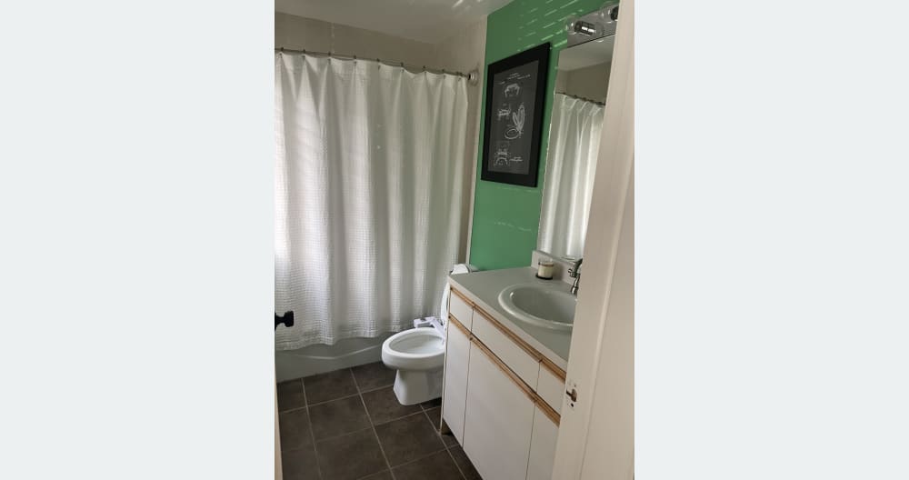 Private Room in Centrally Located Modern Condo - Picture 8