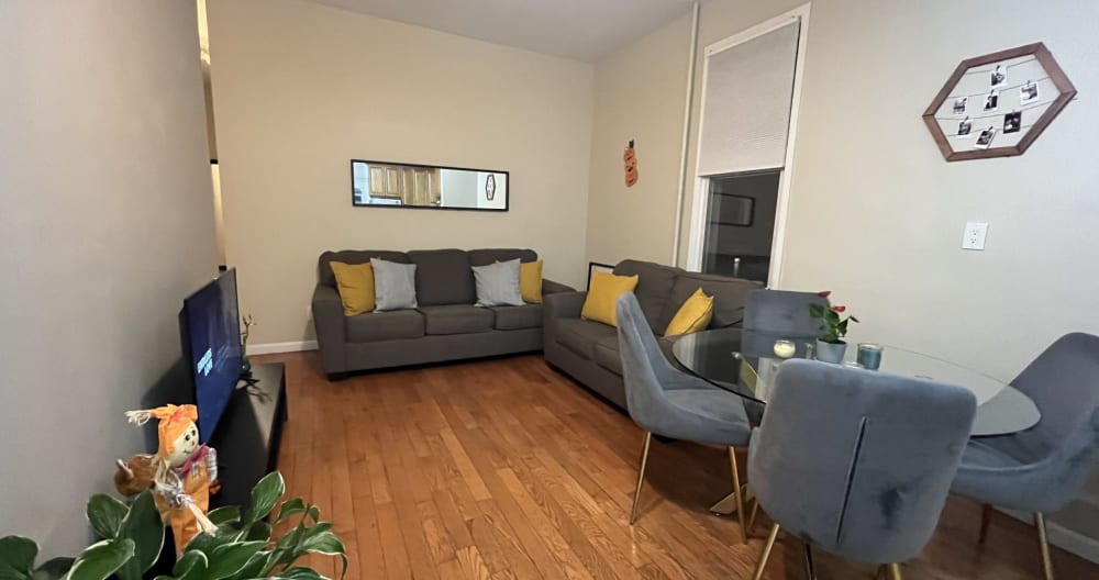 1 habitación en Astoria - Foto 1