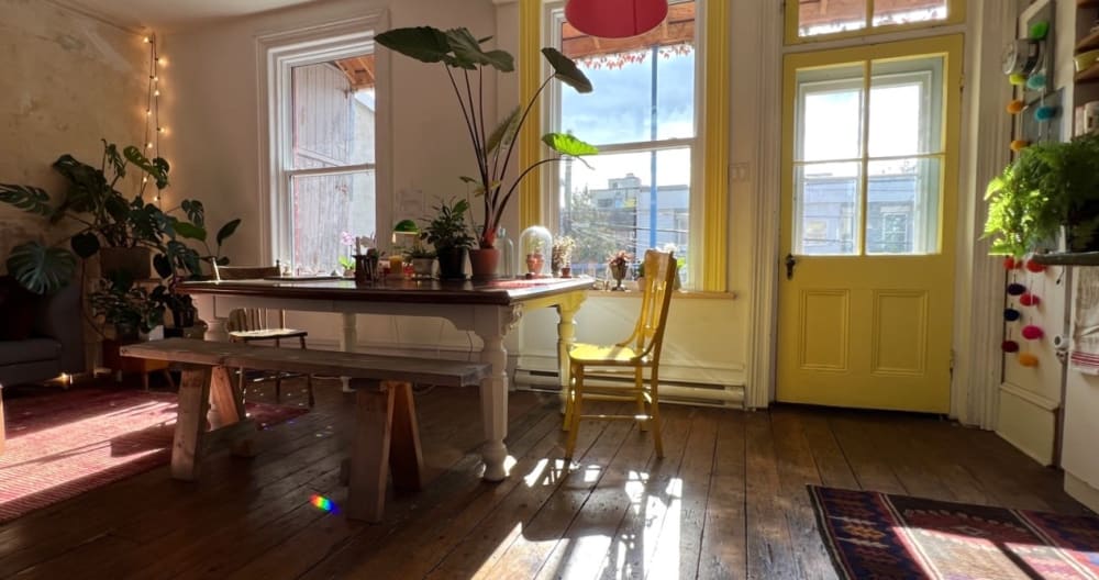Grande Chambre privée lit king dans Duplex historique HyperCentral - Photo 3
