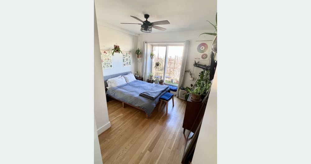 Quarto queen luminoso e arejado, com casa de banho privativa e varanda privada - Foto 5