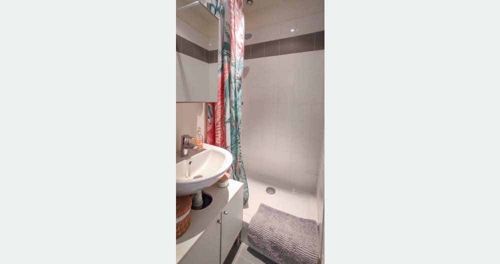 Zimmer in einer schönen Pariser Wohnung, hell und komfortabel - Foto 9