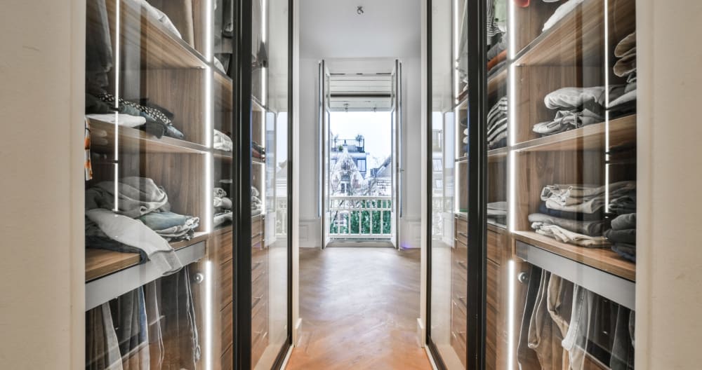Uniquely located, high-end 2-bedroom apartment - Picture 16