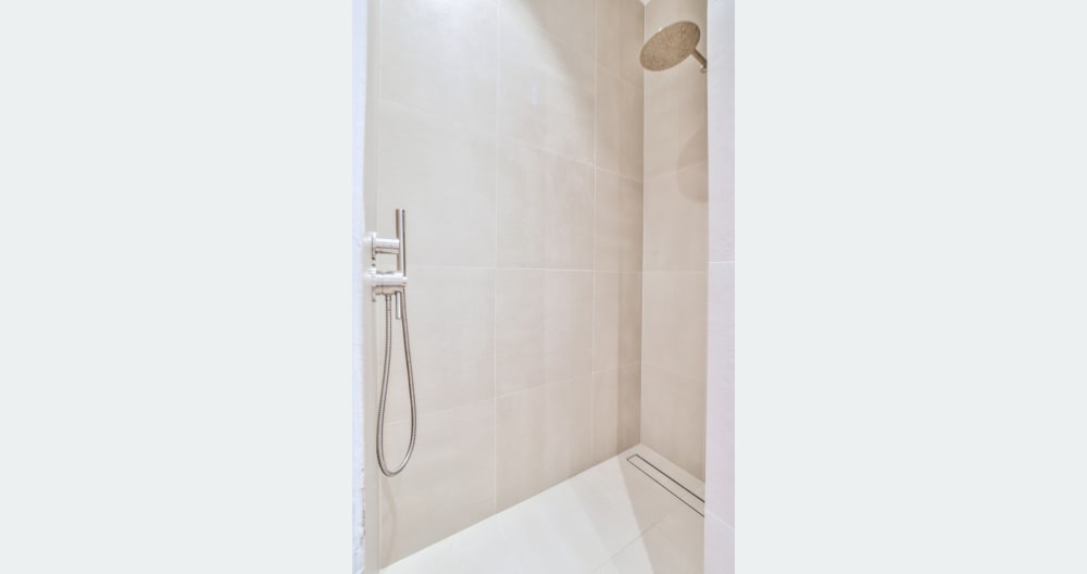 Uniquely located, high-end 2-bedroom apartment - Picture 20