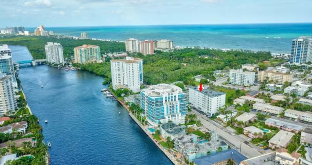 Private room with private bathroom 3 blocks from the beach Gay