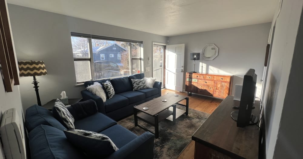 Charming Condo/Flat in Englewood - Photo 1