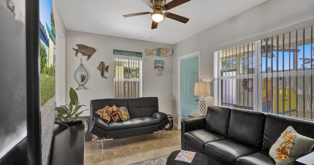 Love All, Host All, Home. Free parking-pet friendly - Picture 5