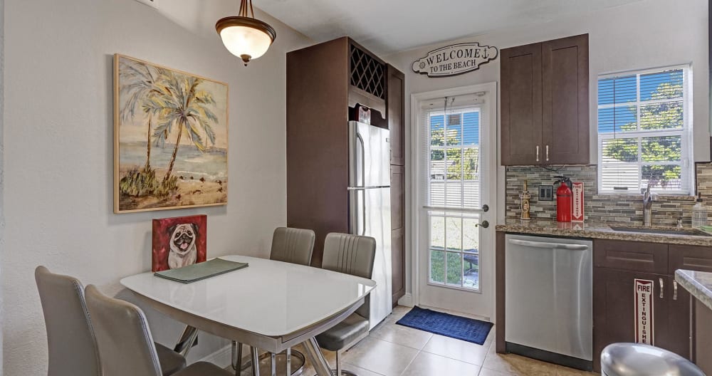 Love All, Host All, Home. Free parking-pet friendly - Picture 8