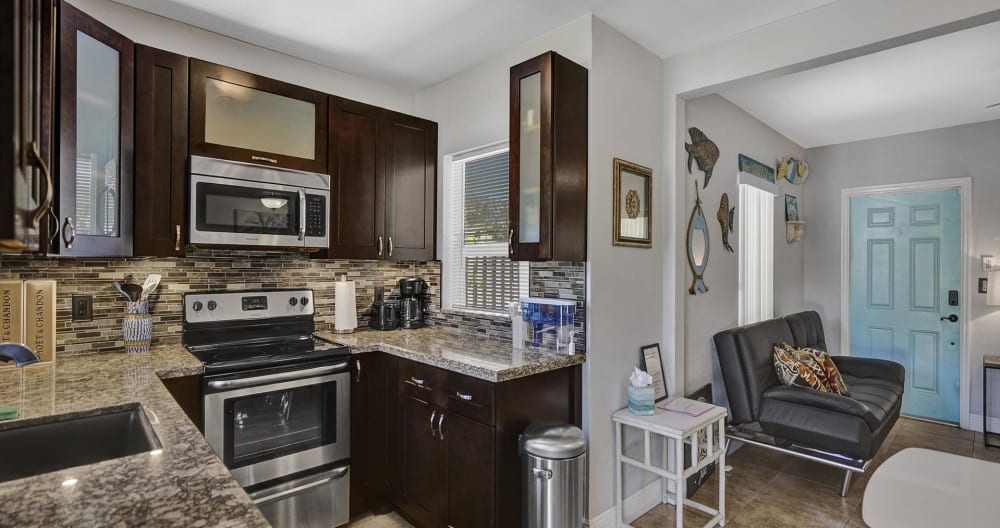 Love All, Host All, Home. Free parking-pet friendly - Picture 10
