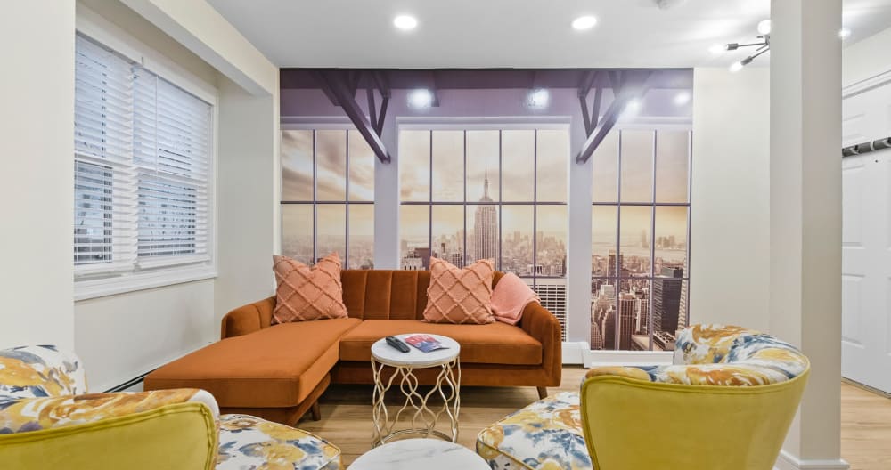 NEW-Free Prkg-2BR-2.5 Bath Duplex - Picture 1