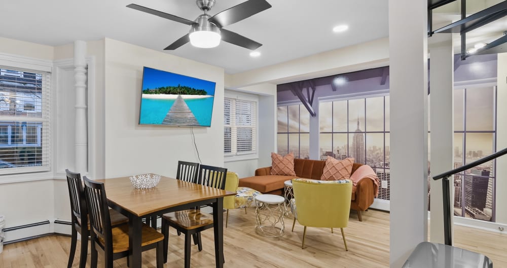 NEW-Free Prkg-2BR-2.5 Bath Duplex - Picture 4