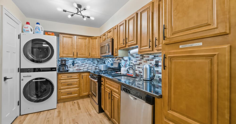 NEW-Free Prkg-2BR-2.5 Bath Duplex - Picture 8