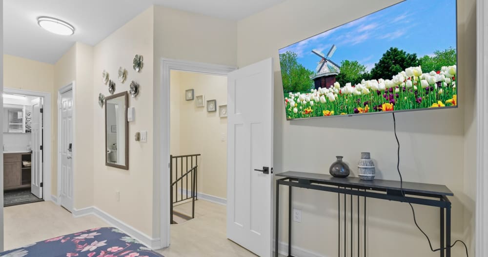 NEW-Free Prkg-2BR-2.5 Bath Duplex - Picture 12