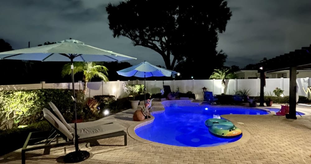 Elegant Pool House - Photo 2