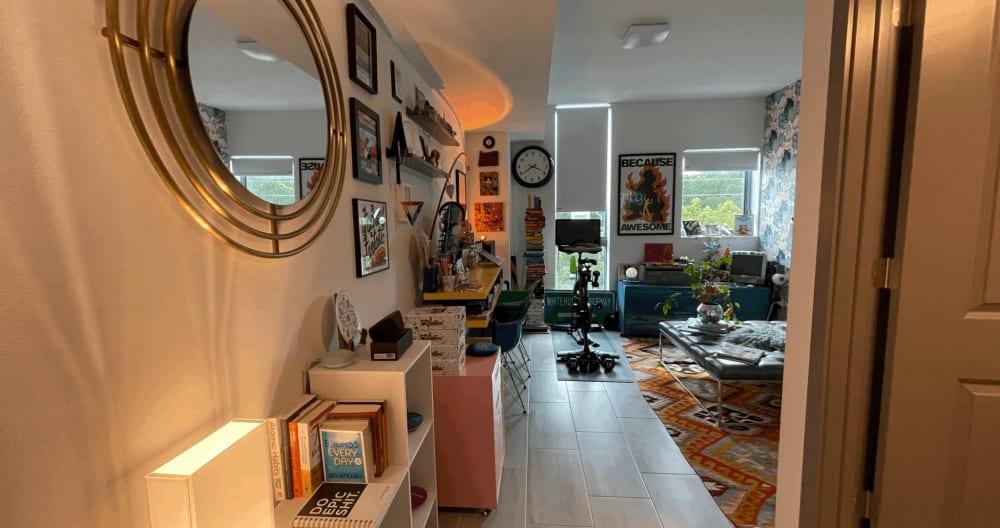 Private Large Guest Wing waterfront in my cozy Miami Maximalist home! - Picture 15