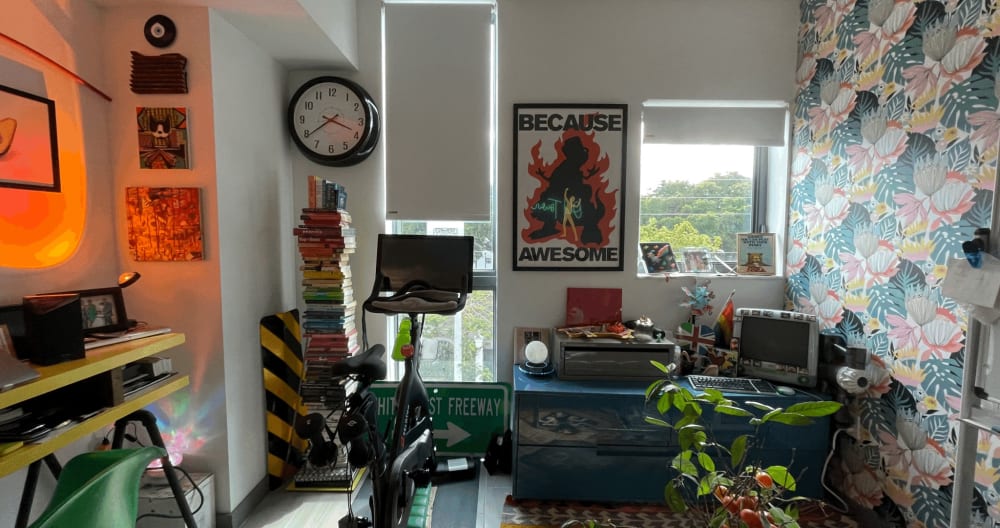 Private Large Guest Wing waterfront in my cozy Miami Maximalist home! - Picture 16